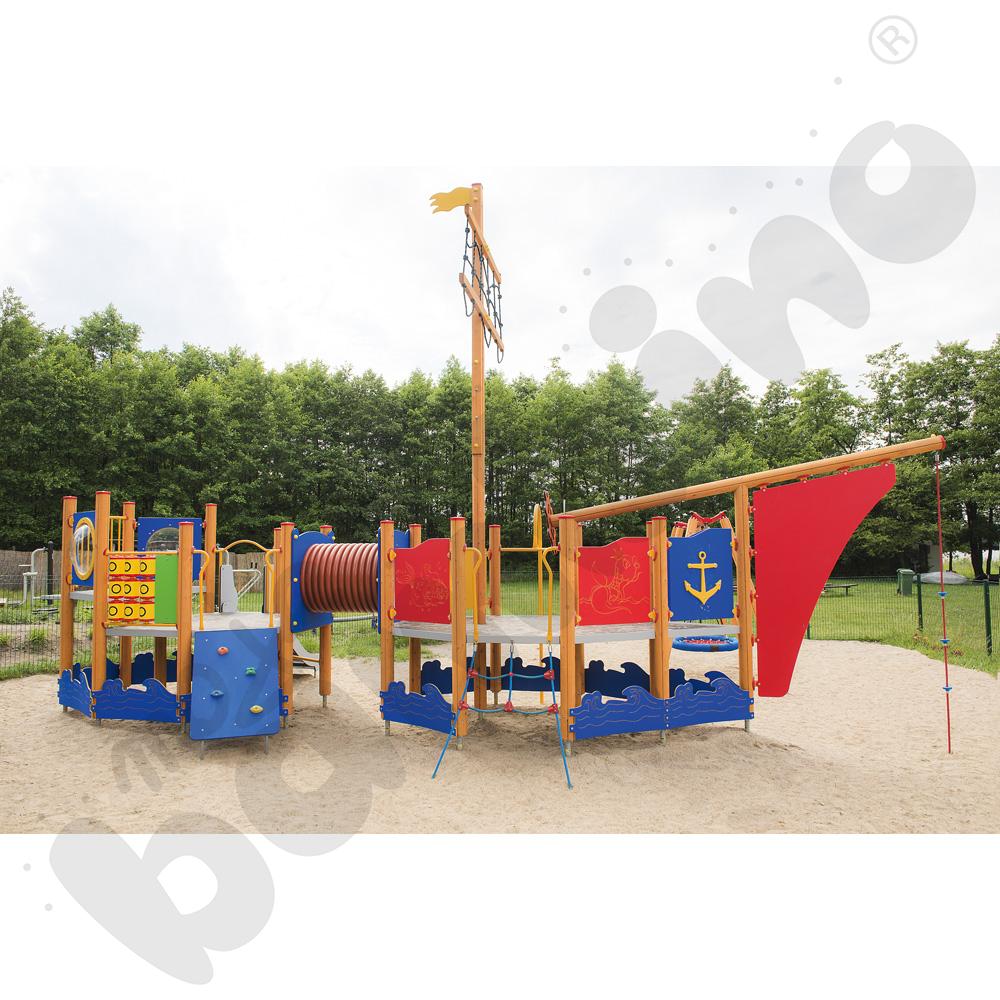 Statek Diasa, drewniane słupy