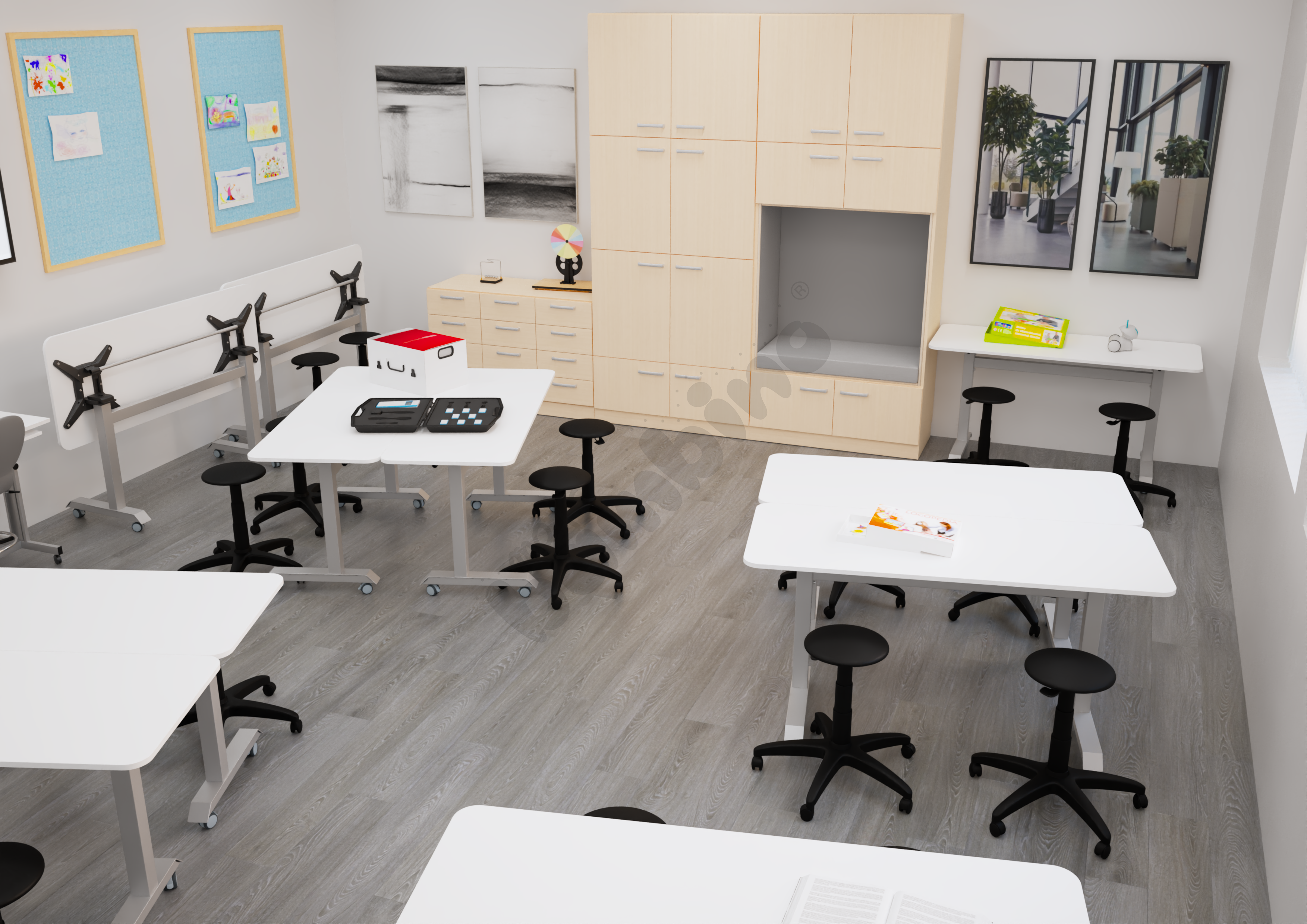 Sala lekcyjna ze składanymi stołami 