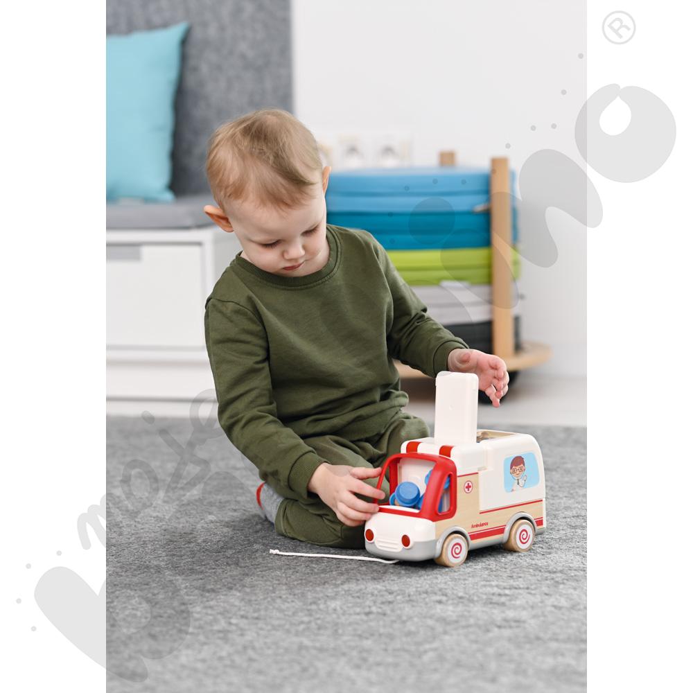Drewniany ambulans z dźwiękiem i światłami