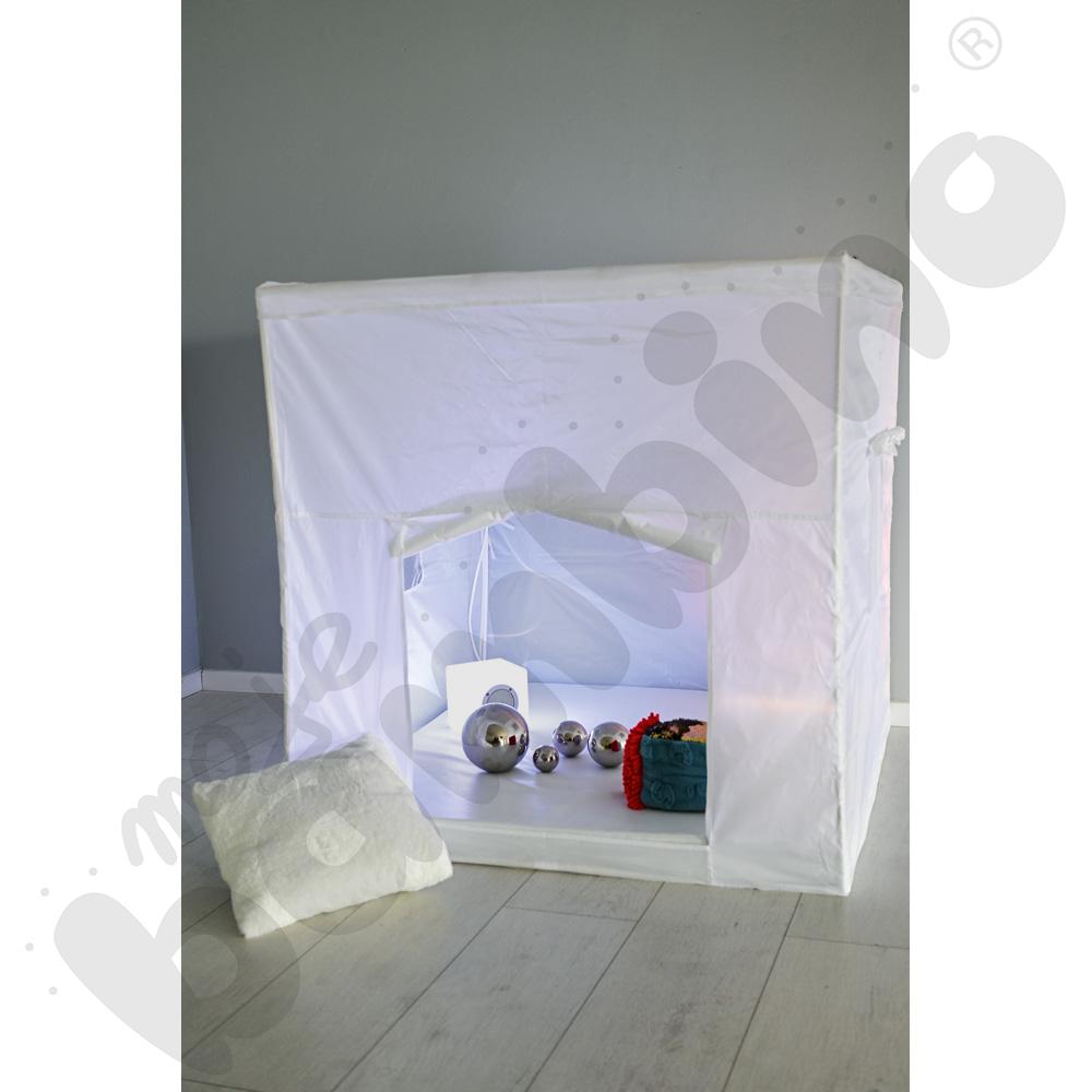 Biały namiot z akcesoriami terapeutycznymi