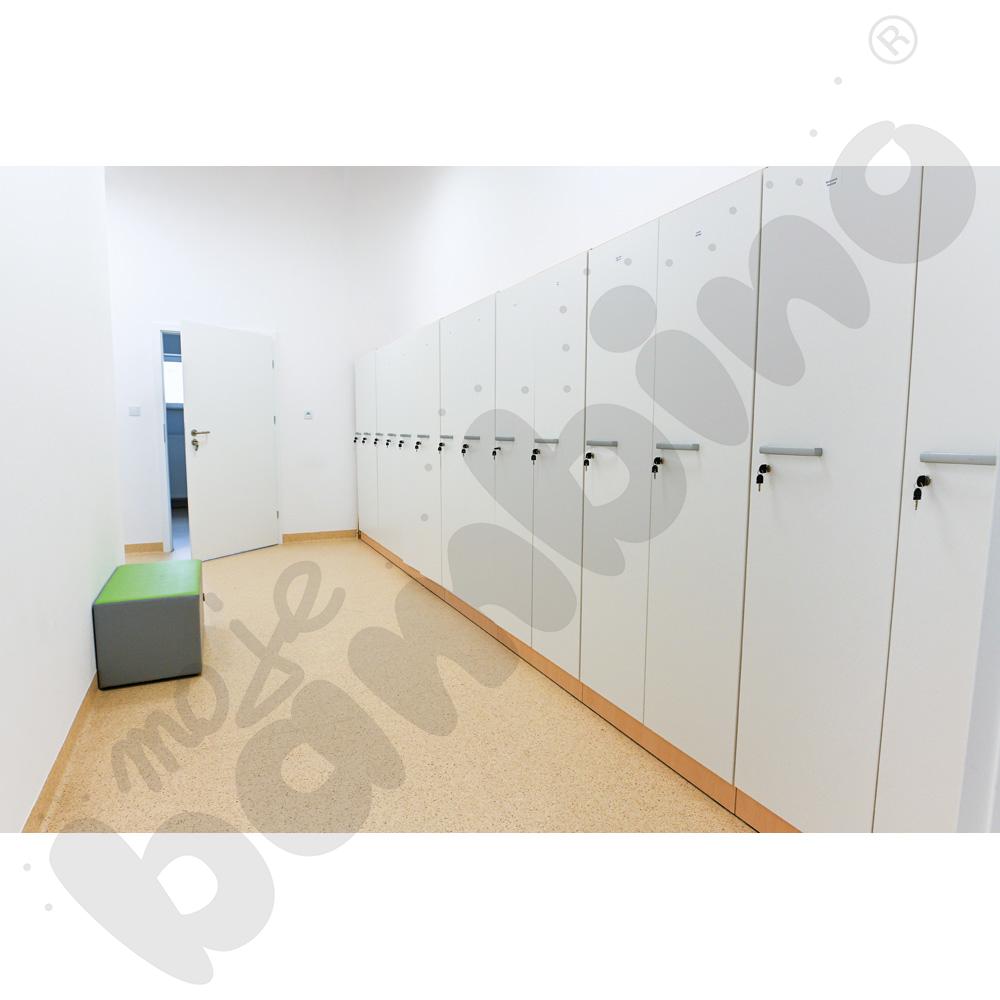 Szafa ubraniowa Grande niska 2 os., gł. 39,8 - skrzynia klon jasny i białe drzwi