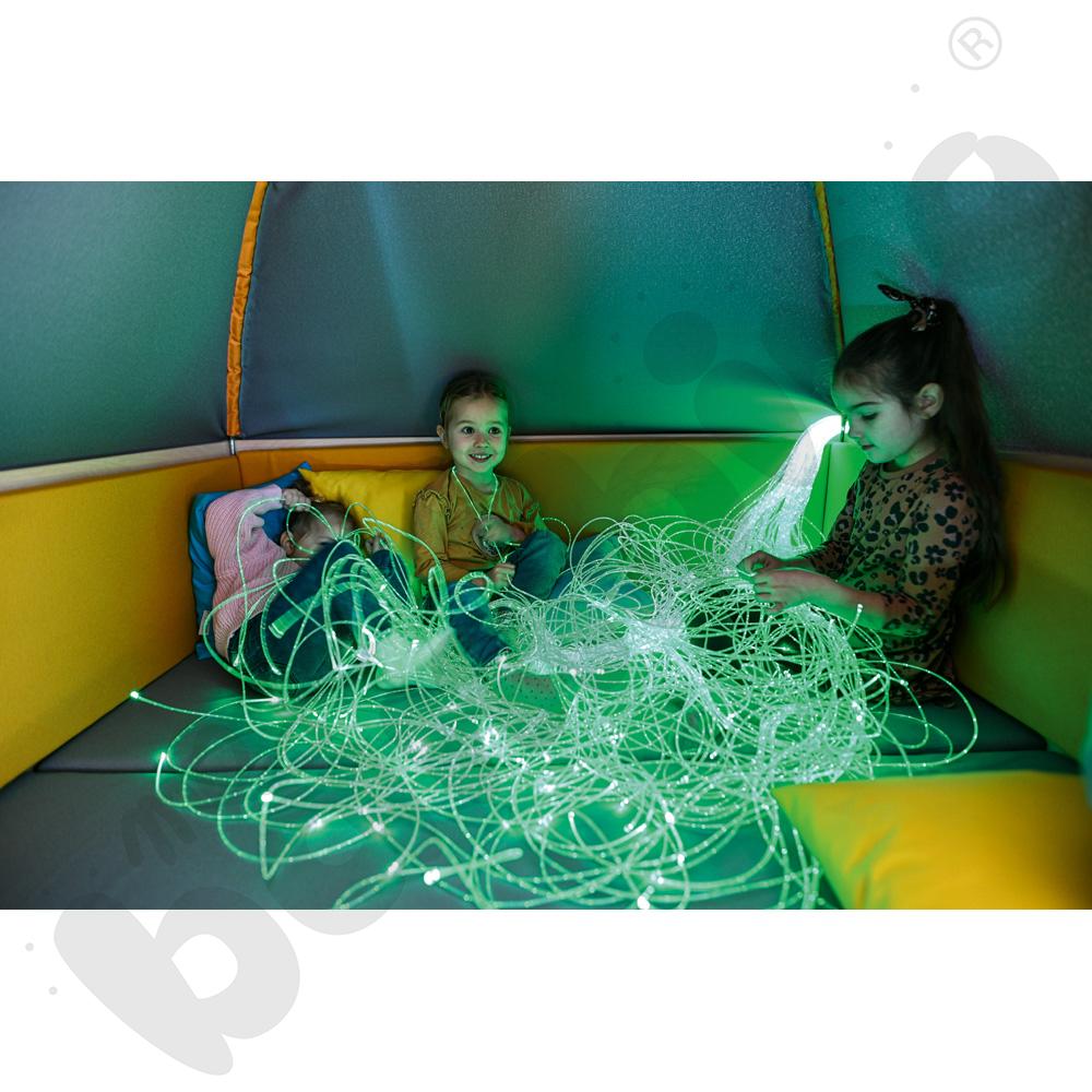 Kącik relaksacyjny z baldachimem