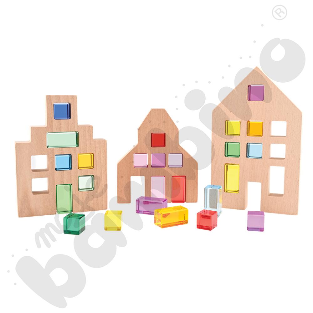 Drewniane domki z akrylowymi kostkami