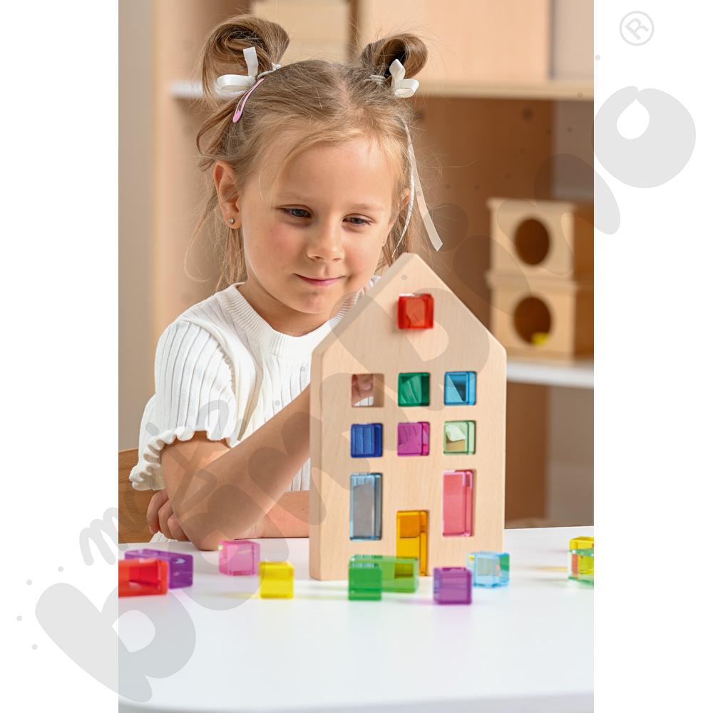 Drewniane domki z akrylowymi kostkami