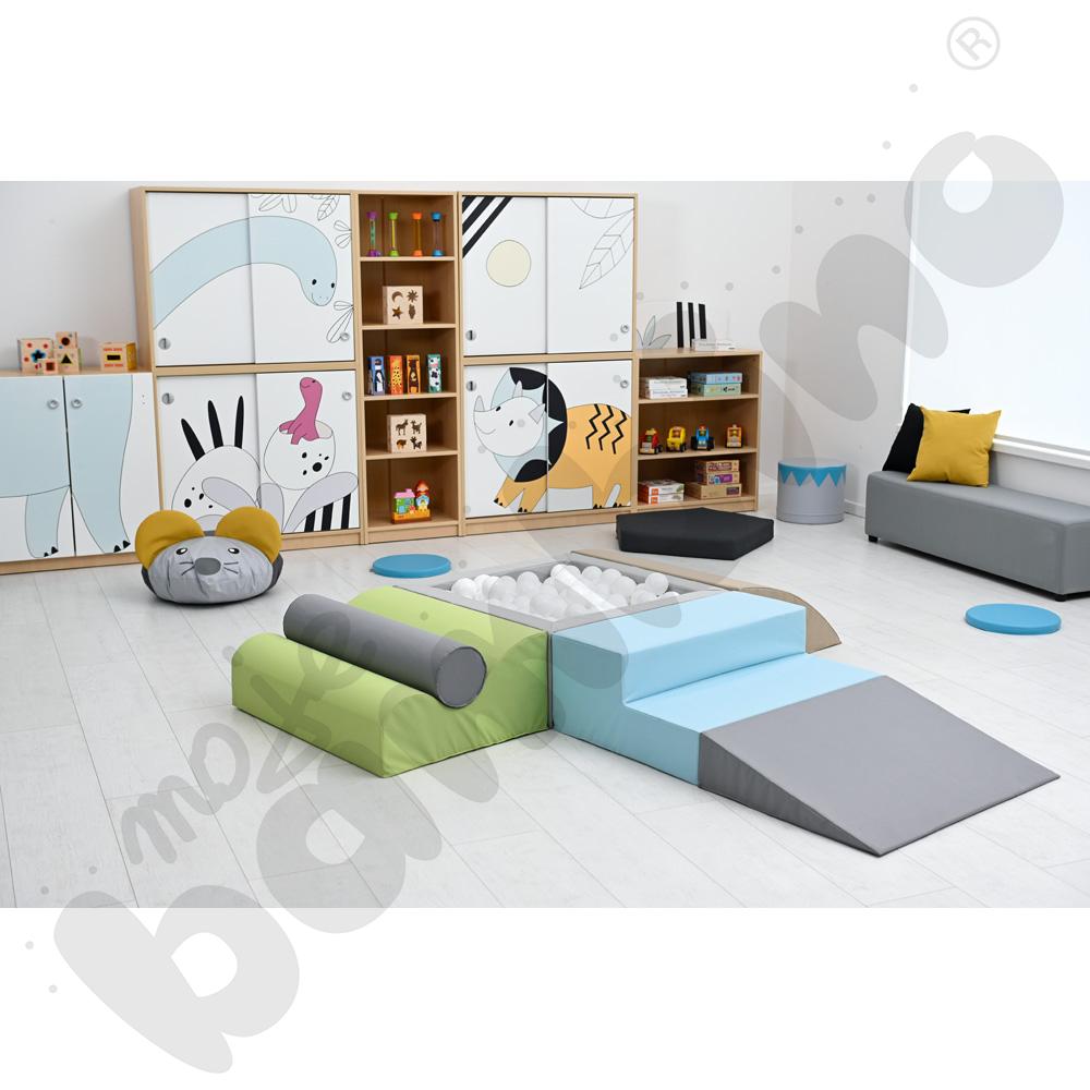 Zestaw pianek z kwadratowym basenem