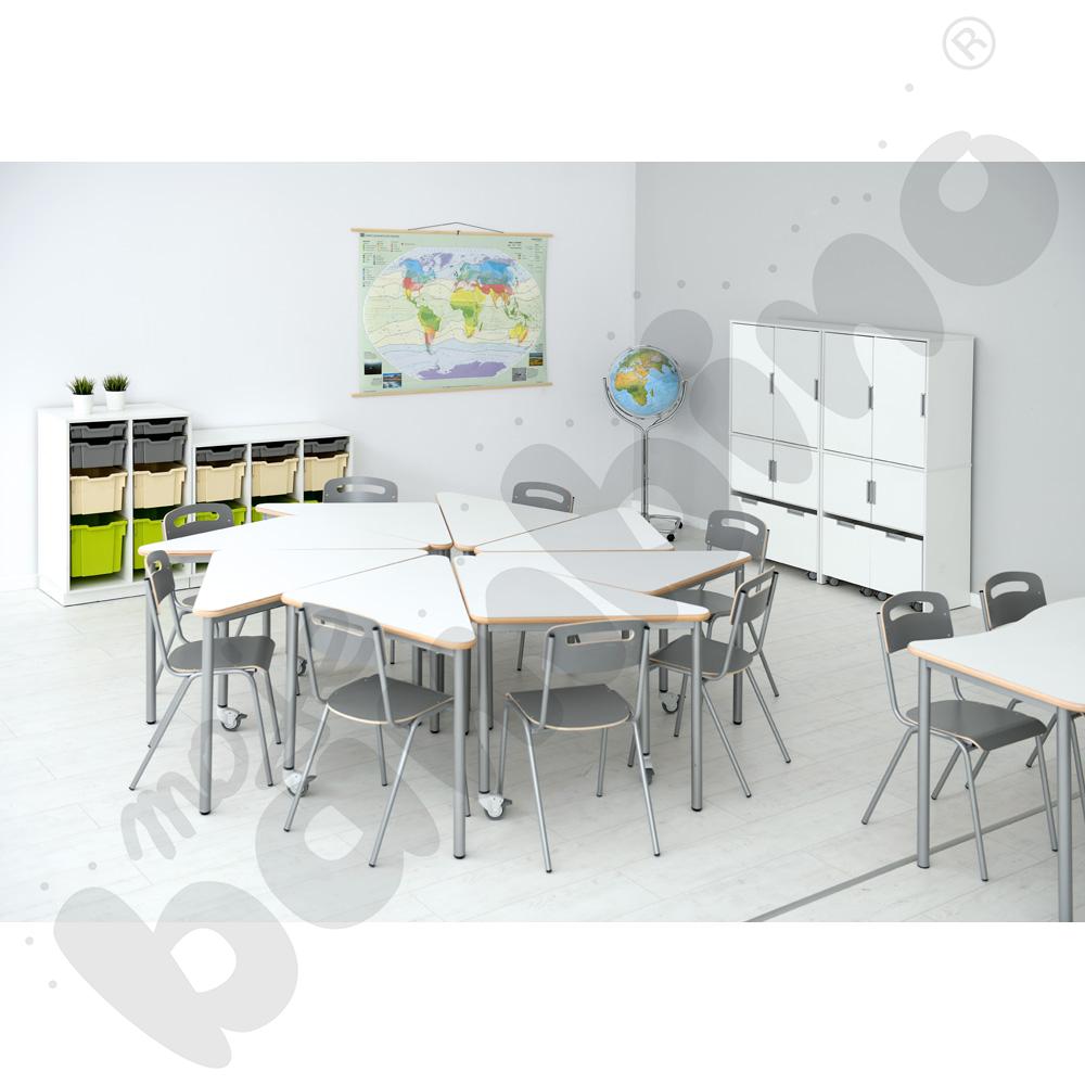 Stół Mila trójkątny 90x90x122, blat HPL biały, narożniki zaokrąglone, rozm. 6 z kółkiem