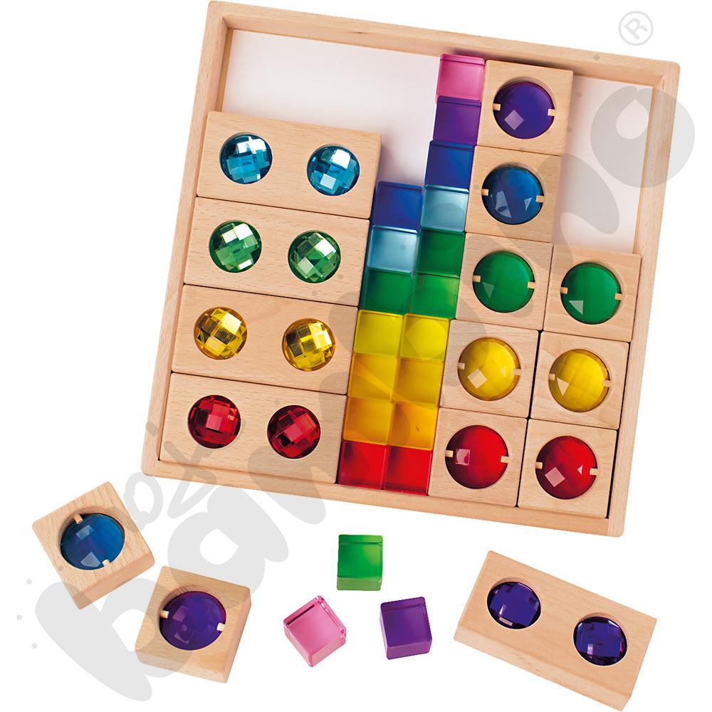 Drewniane klocki z elementami akrylowymi