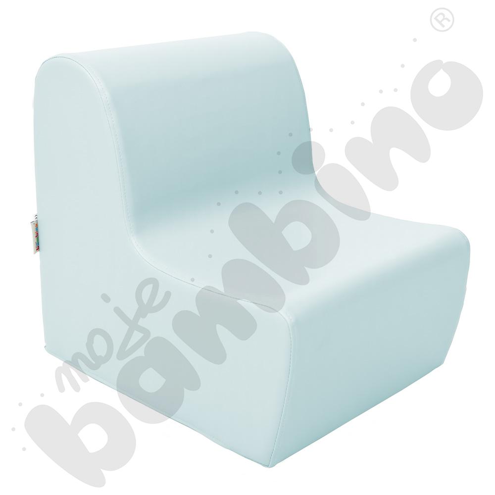 Mały fotelik błękitny pastel
