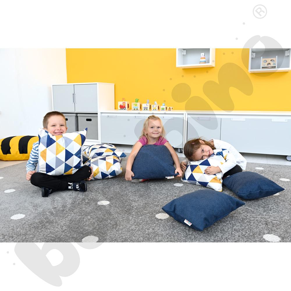 Poduszki kwadratowe 2 szt. motyw trójkątów