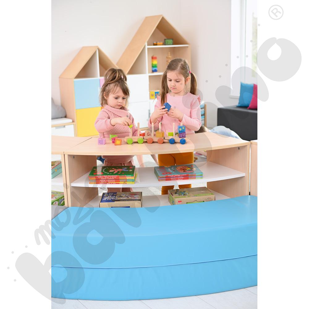 Wagoniki z kolorowymi klockami