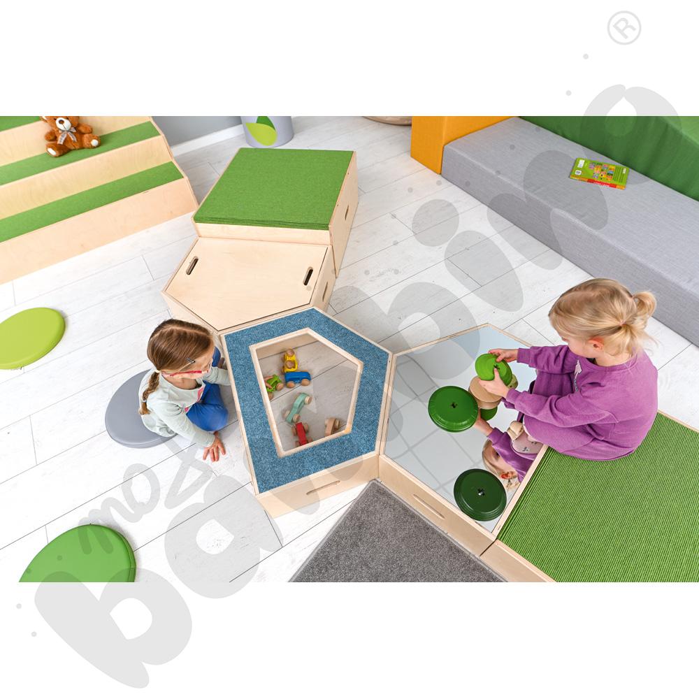 Podest pięciokąt z okienkiem, wys. 20 cm - jasnoniebieski