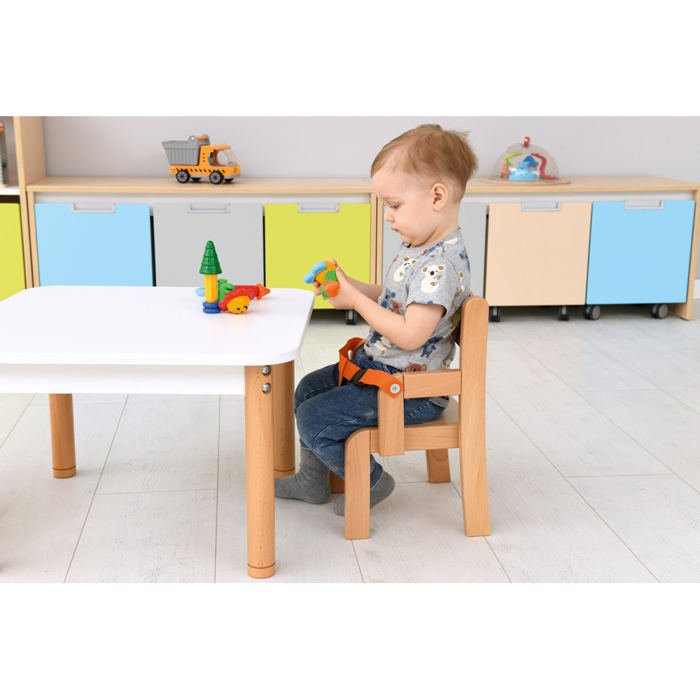 Stolička Krištof s bezpečnostným pásom - výška 21 cm - k stolom 40 cm, plastová koncovka