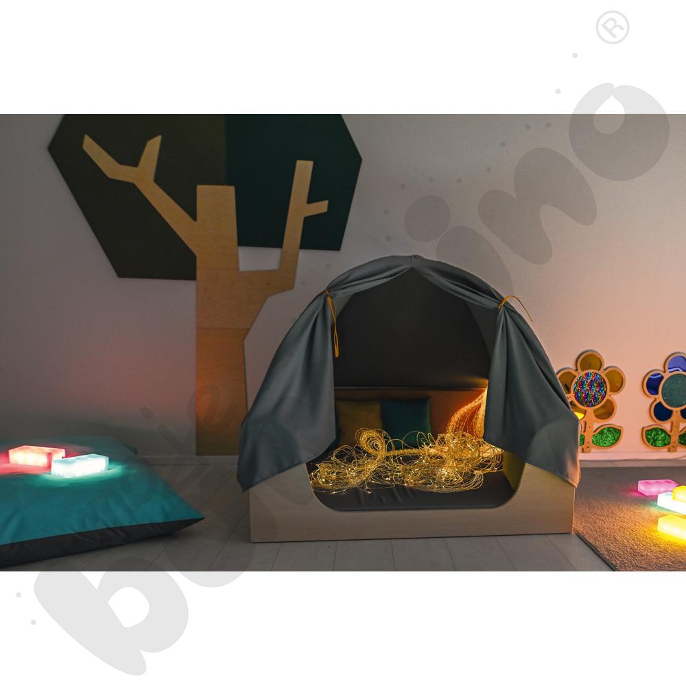 Kącik relaksacyjny z baldachimem