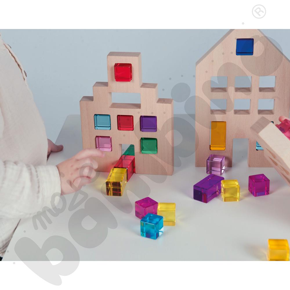 Drewniane domki z akrylowymi kostkami