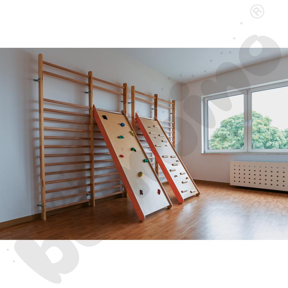 Ścianka wspinaczkowa z otworami