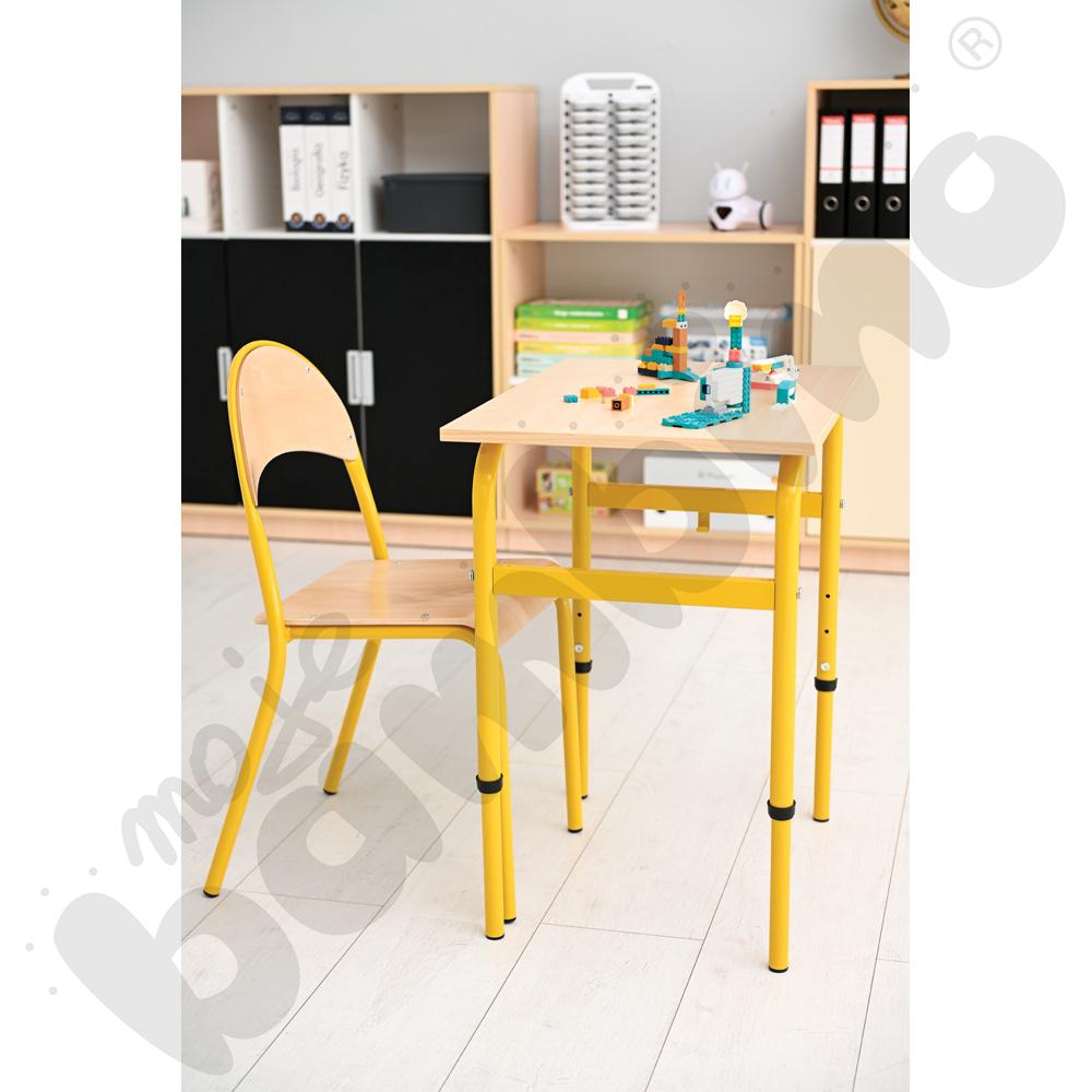 Stół Daniel 70x50 rozm. 4-6, 1-os., stelaż musztardowy, blat klon 375, obrzeże ABS, narożniki proste