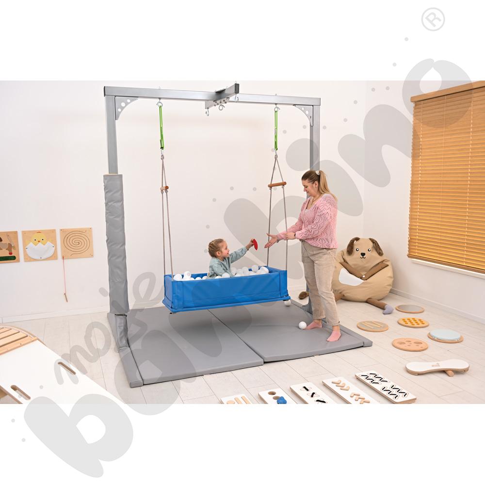 Basen podwieszany z piłeczkami