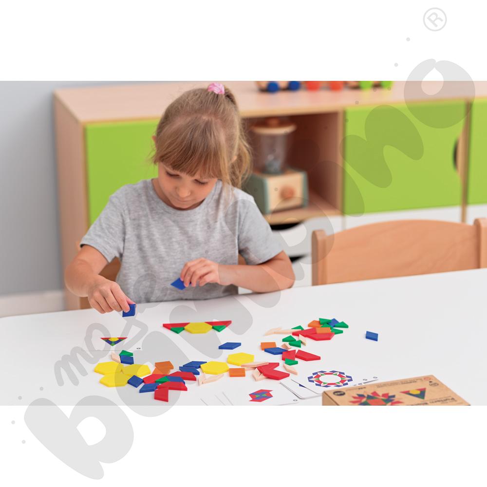 Geometryczne kształty z kartami zadań