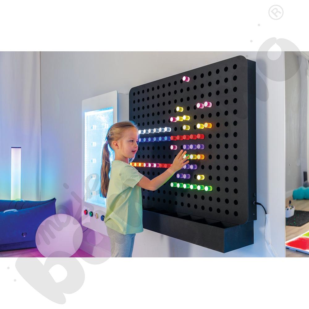 Ściana świetlna z kołeczkami