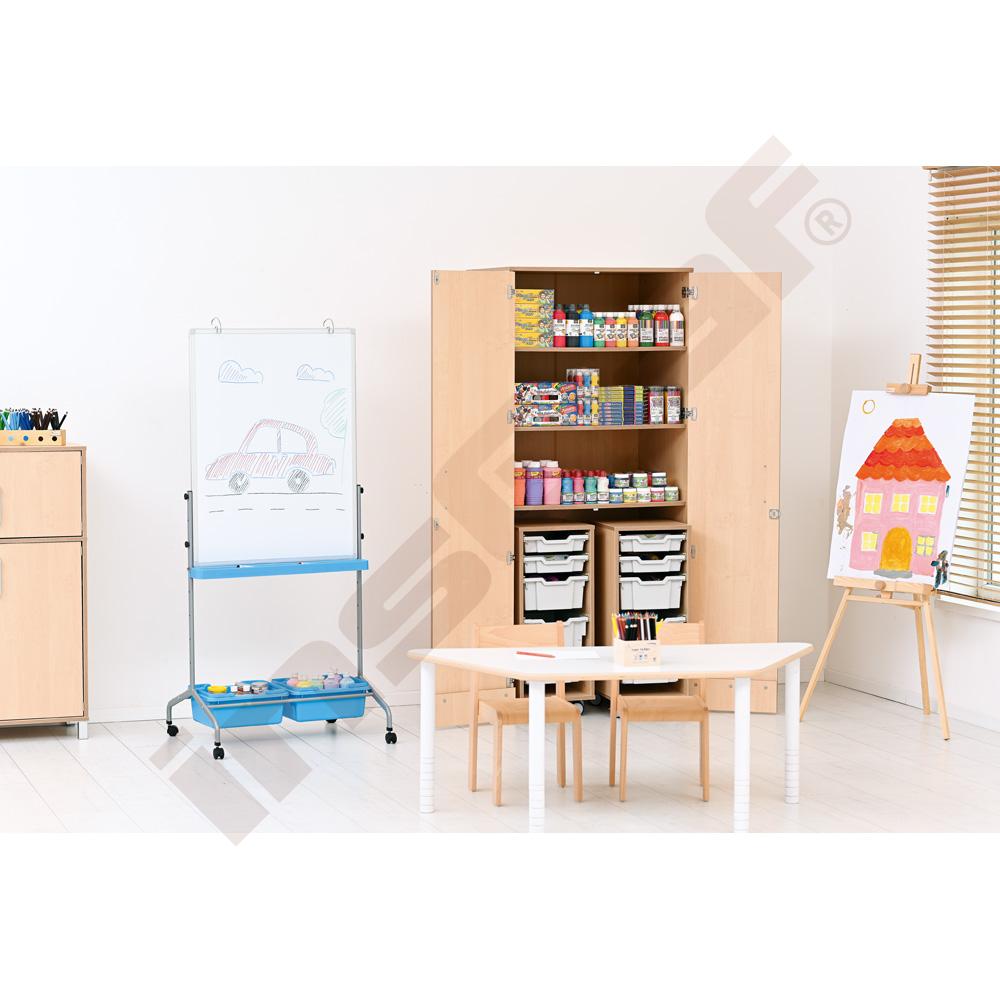 Vysoká šatníková skriňa Flexi so sivými úložnými boxami a kontajnermi na kolieskach