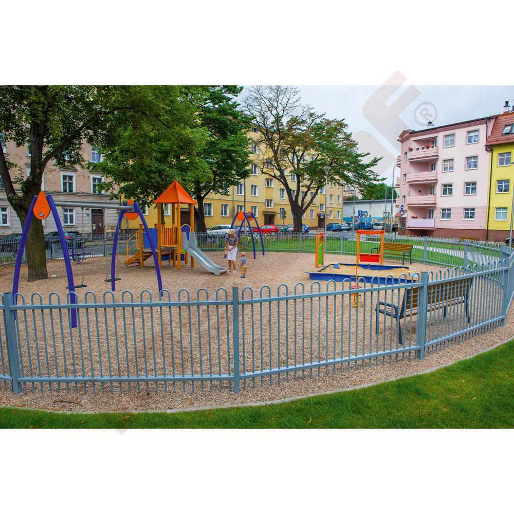 Kovový plot