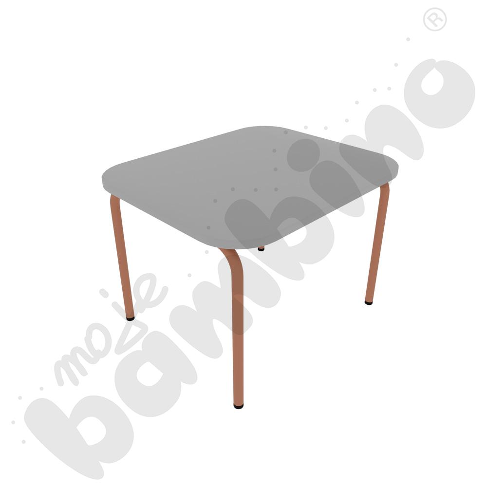 Stolik Versa niski z plastikowymi stopkami, stelaż łososiowy, blat jasnoszary