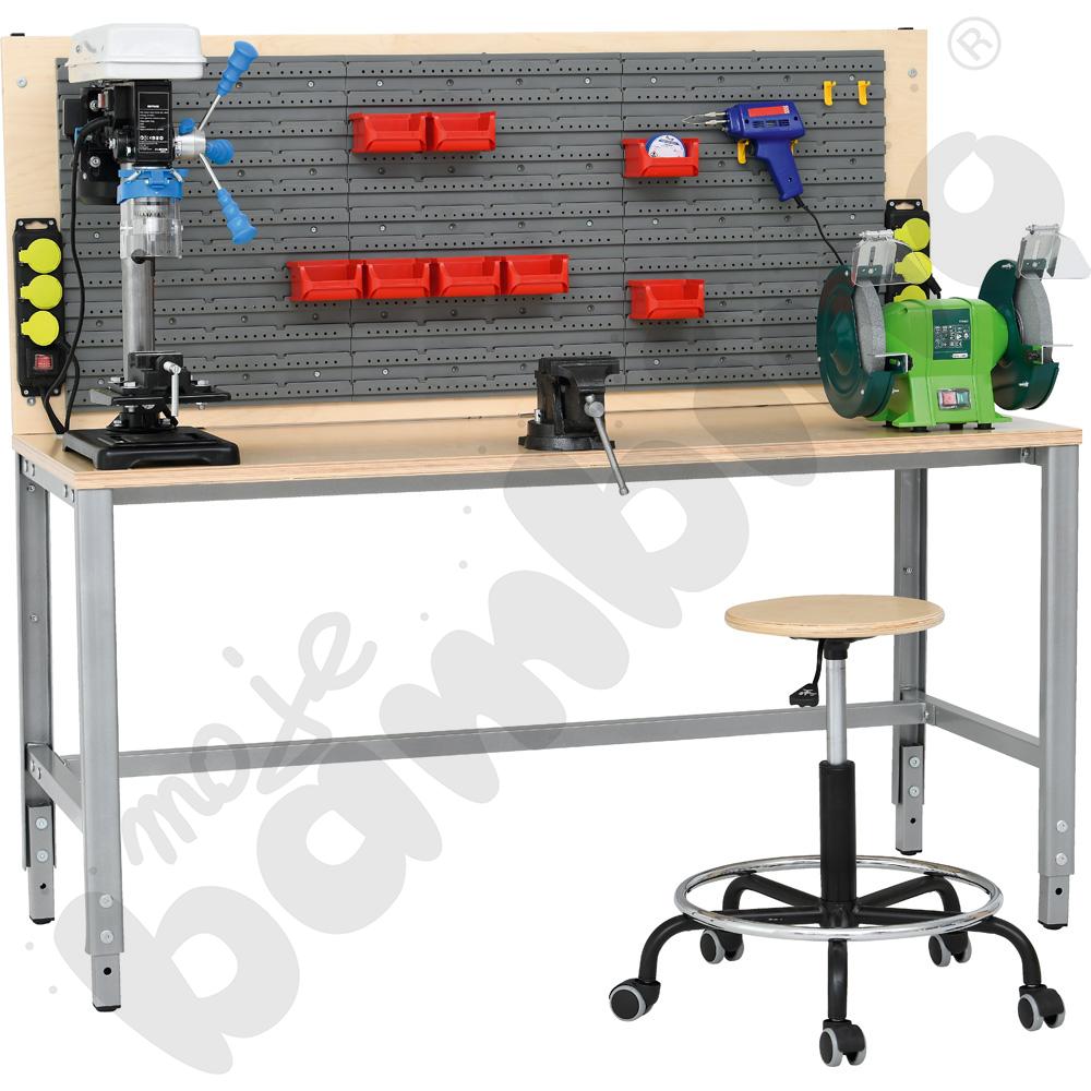 Taboret obrotowy z podnóżkiem