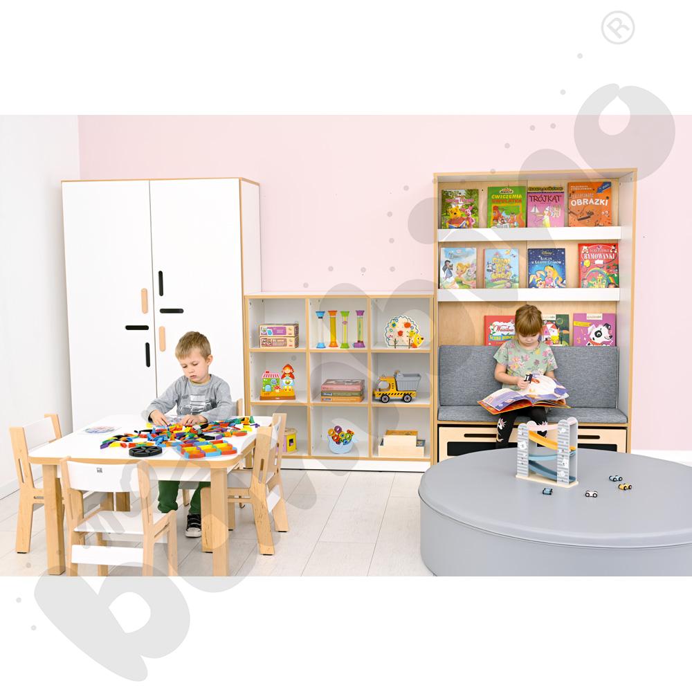 Biblioteczka NEA z materacem