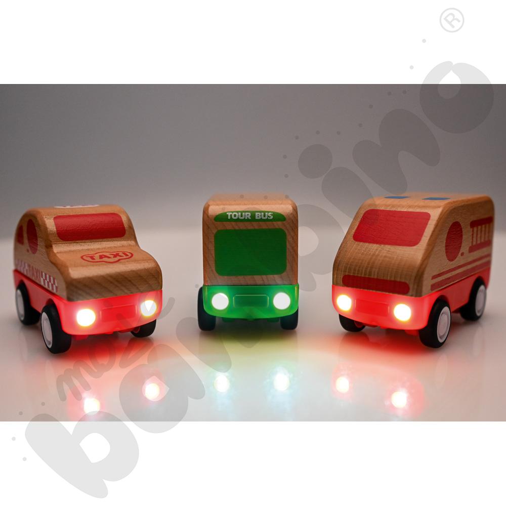 Drewniane autka z napędem, dźwiękiem i światłami, 3 szt.
