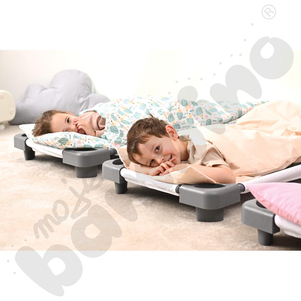 Komplet pościeli z wypełnieniem - białej z jeżykami