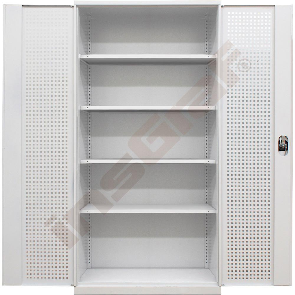 
Sportartikelschrank mit Lochblechtüren
