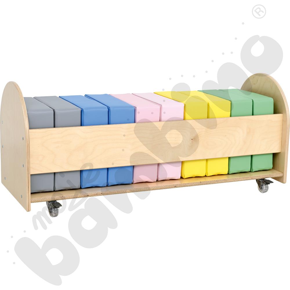 Stojak z zestawem pastelowych puf 