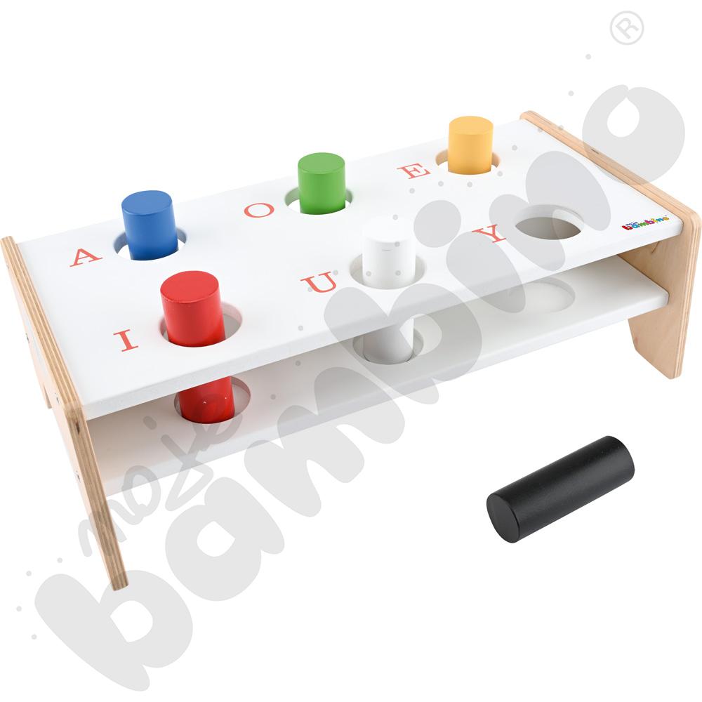 Stoliczek z samogłoskami