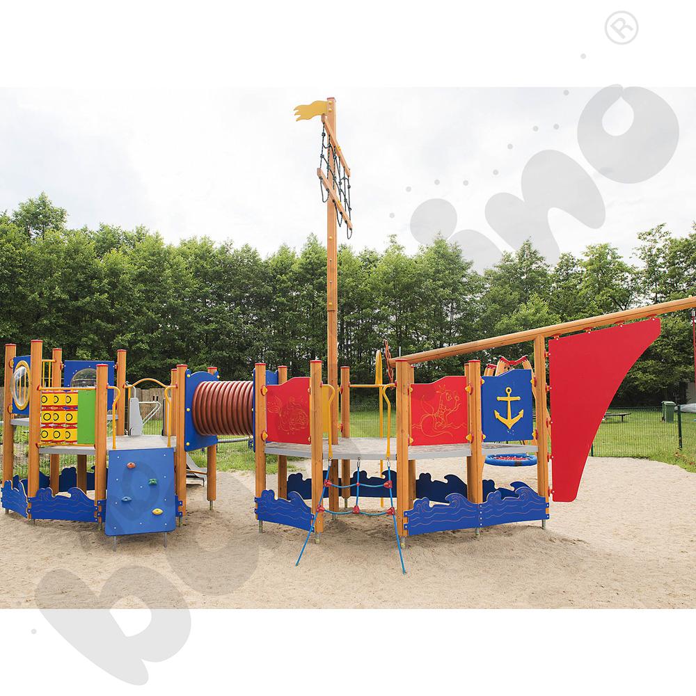 Statek Diasa, drewniane słupy