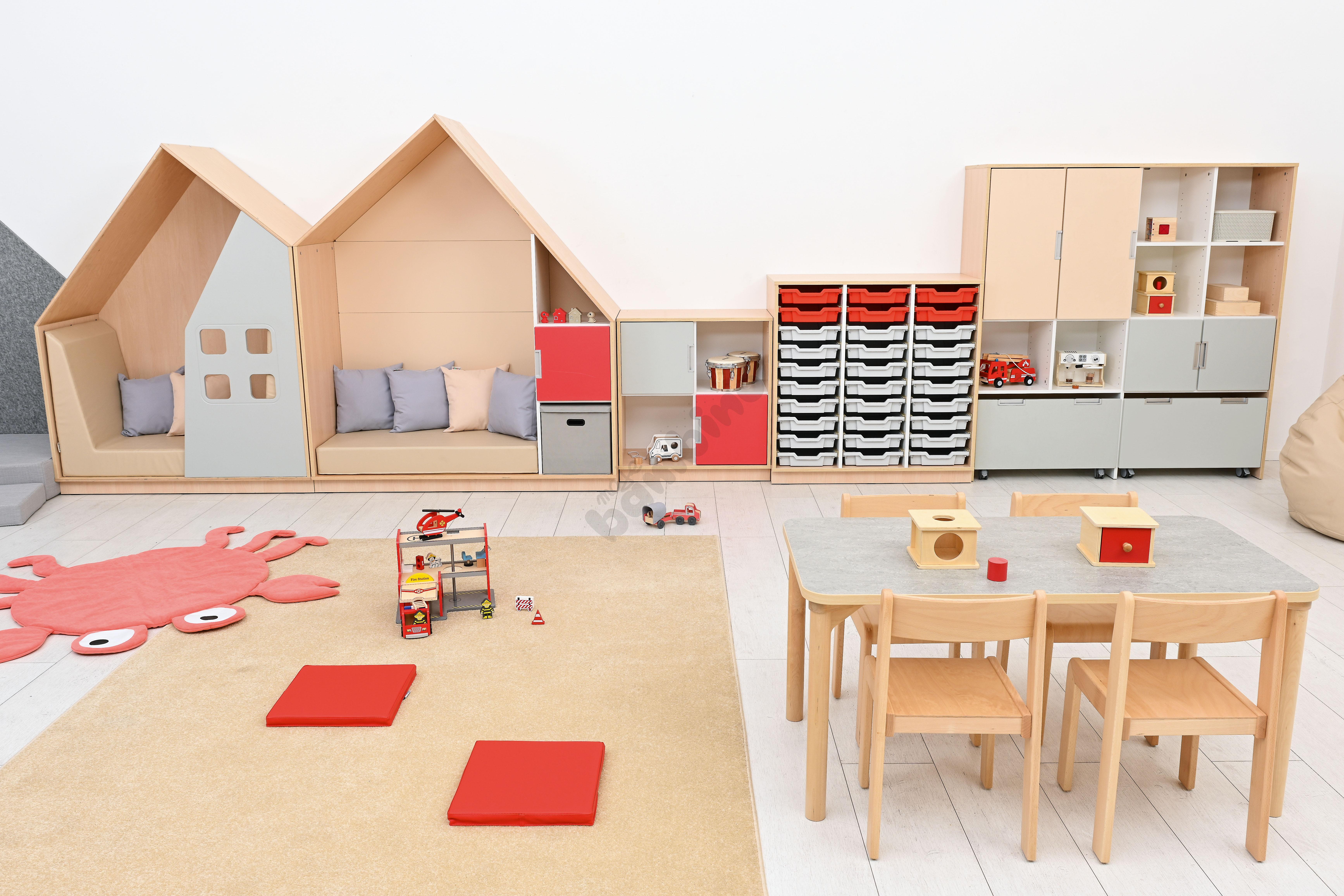 Sala przedszkolna Quadro w kolorystyce czerwono-szarej 