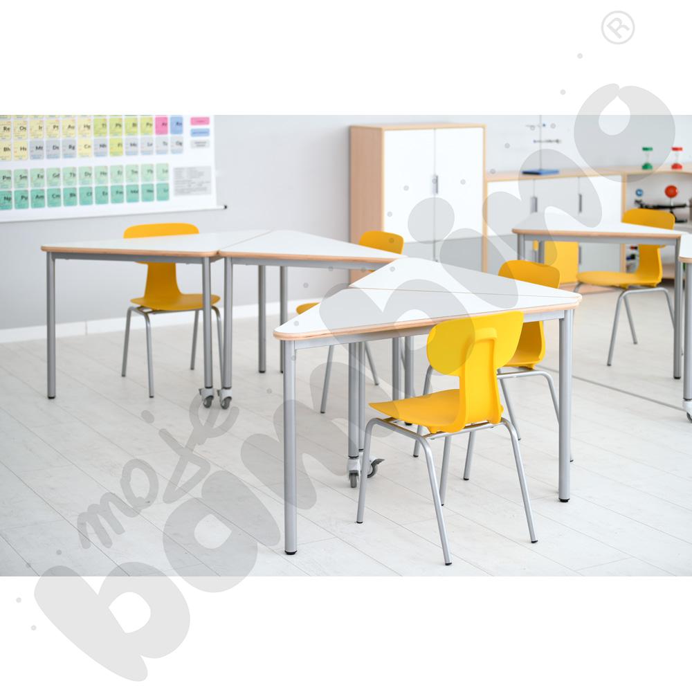 Stół Mila trójkątny 90x90x122, blat HPL biały, narożniki zaokrąglone, rozm. 6 z kółkiem