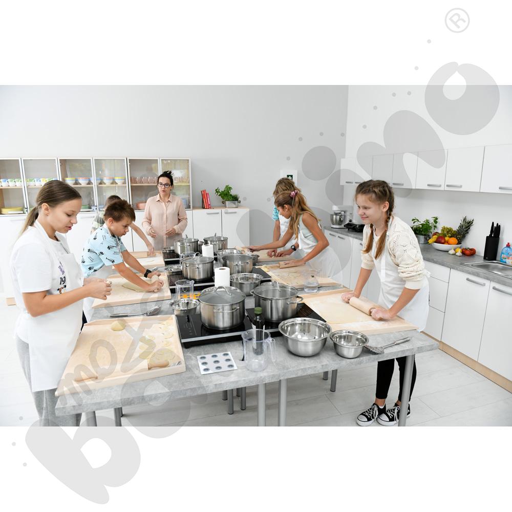 Stół roboczy kuchenny z gniazdem zasilającym