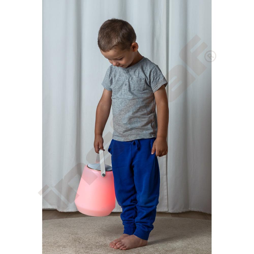 Přenosná LED lampička s reproduktorem