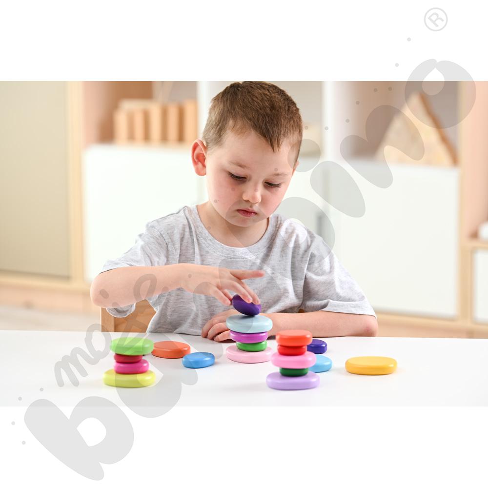 Kolorowe kamienie do ćwiczeń manualnych