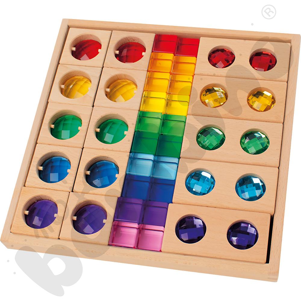 Drewniane klocki z elementami akrylowymi