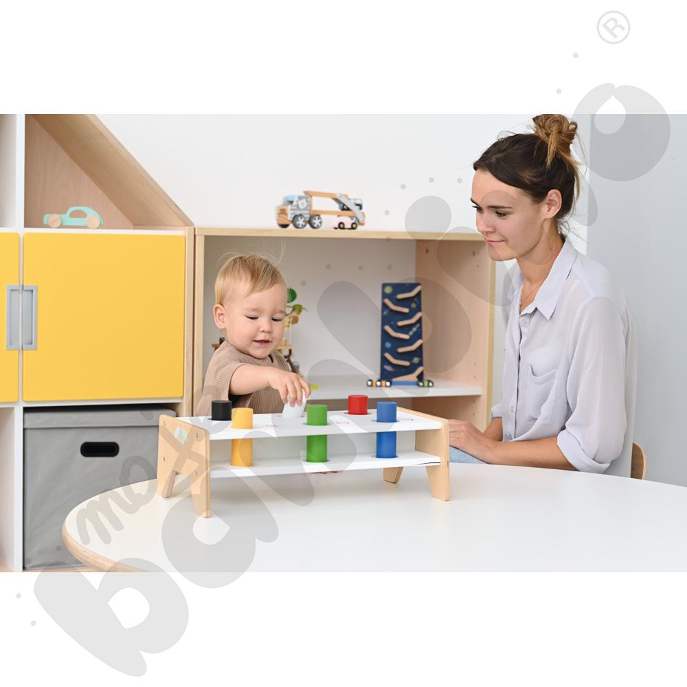 Stoliczek z samogłoskami