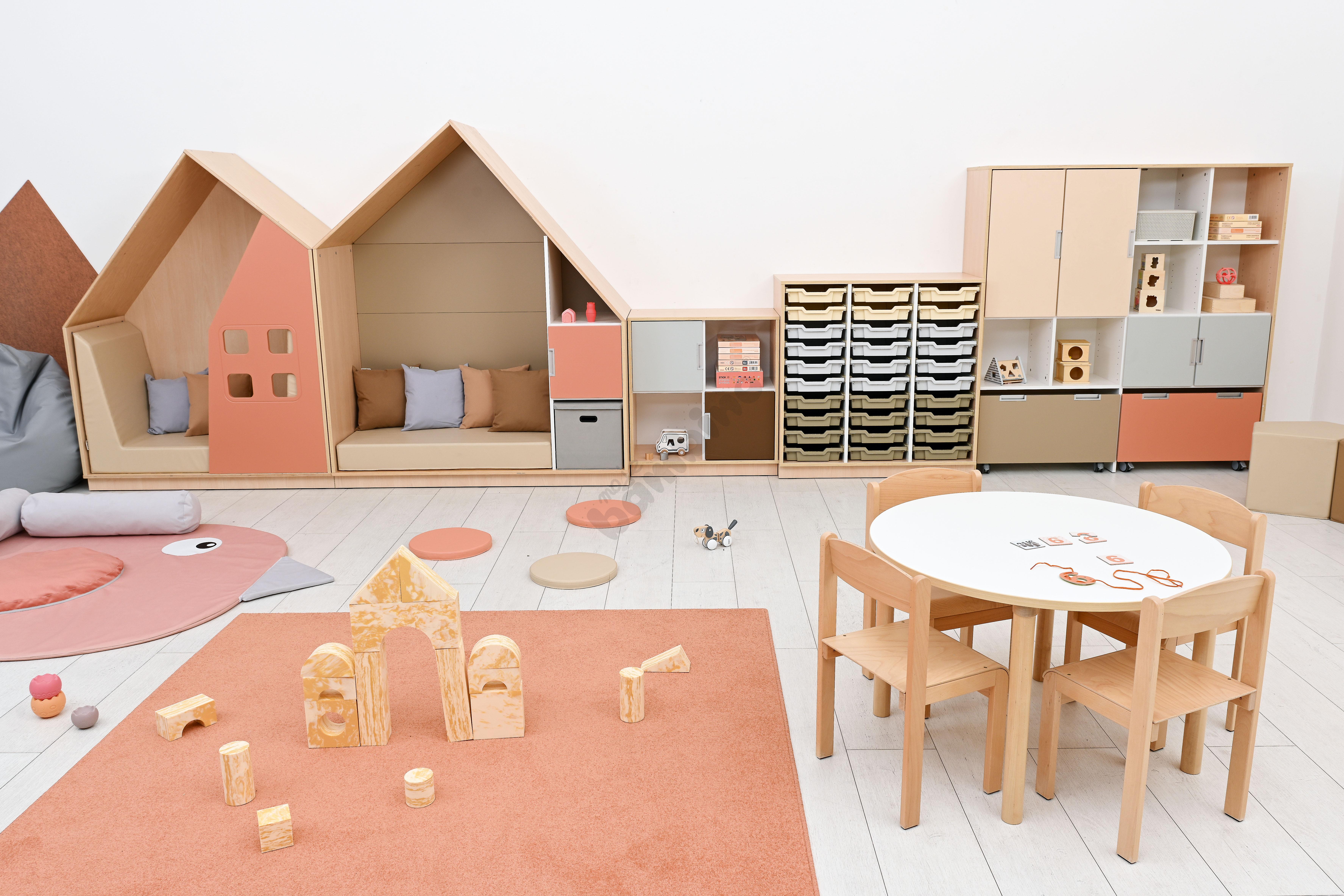 Sala przedszkolna Quadro w kolorystyce łososiowej 