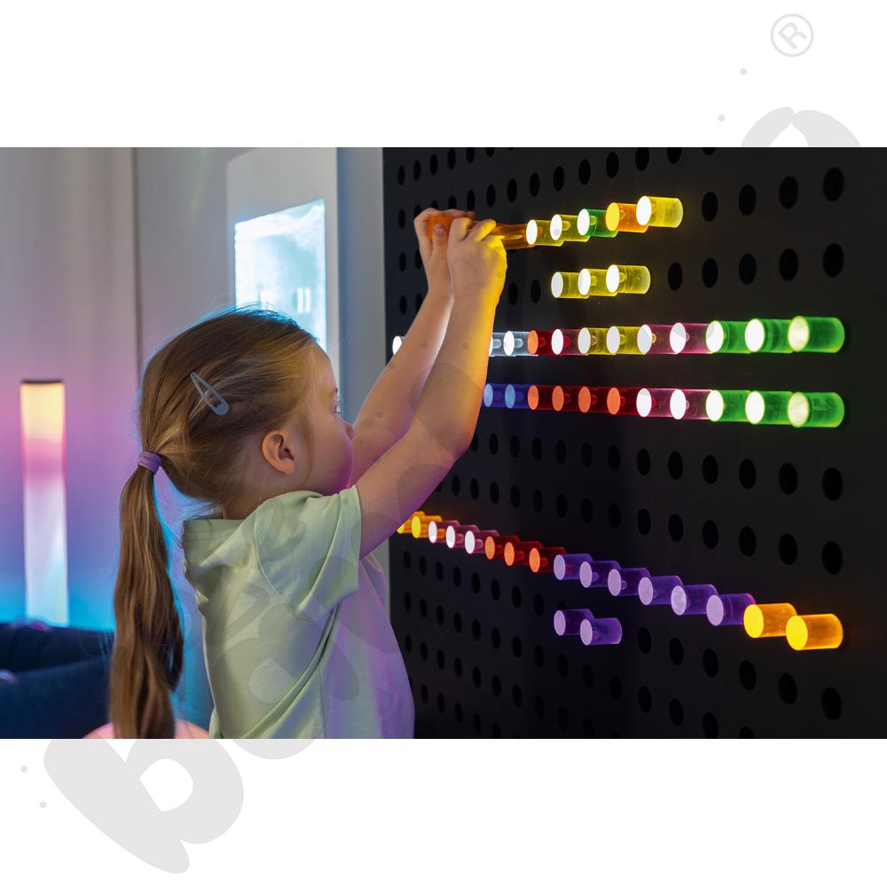 Ściana świetlna z kołeczkami