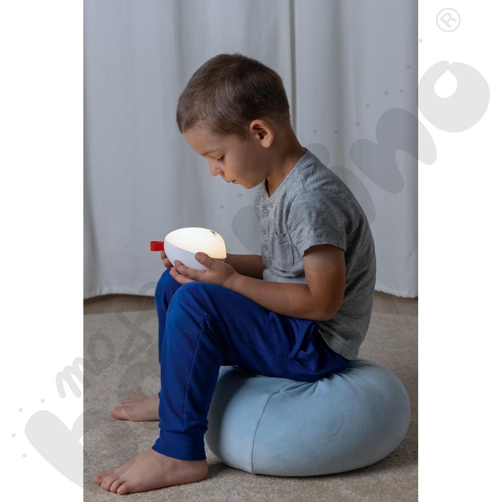 Lampka LED z odgłosem burzy