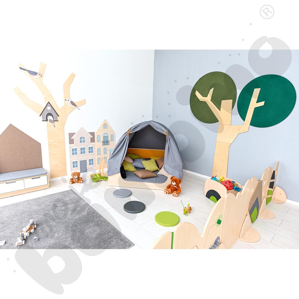 Kącik relaksacyjny z baldachimem