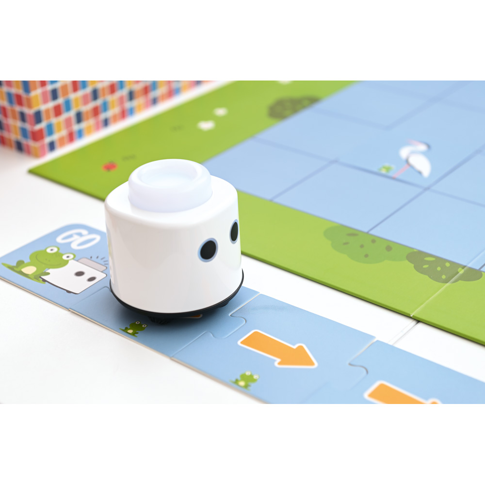 LOGI miniBot - hovoriaci robot, verzia 2