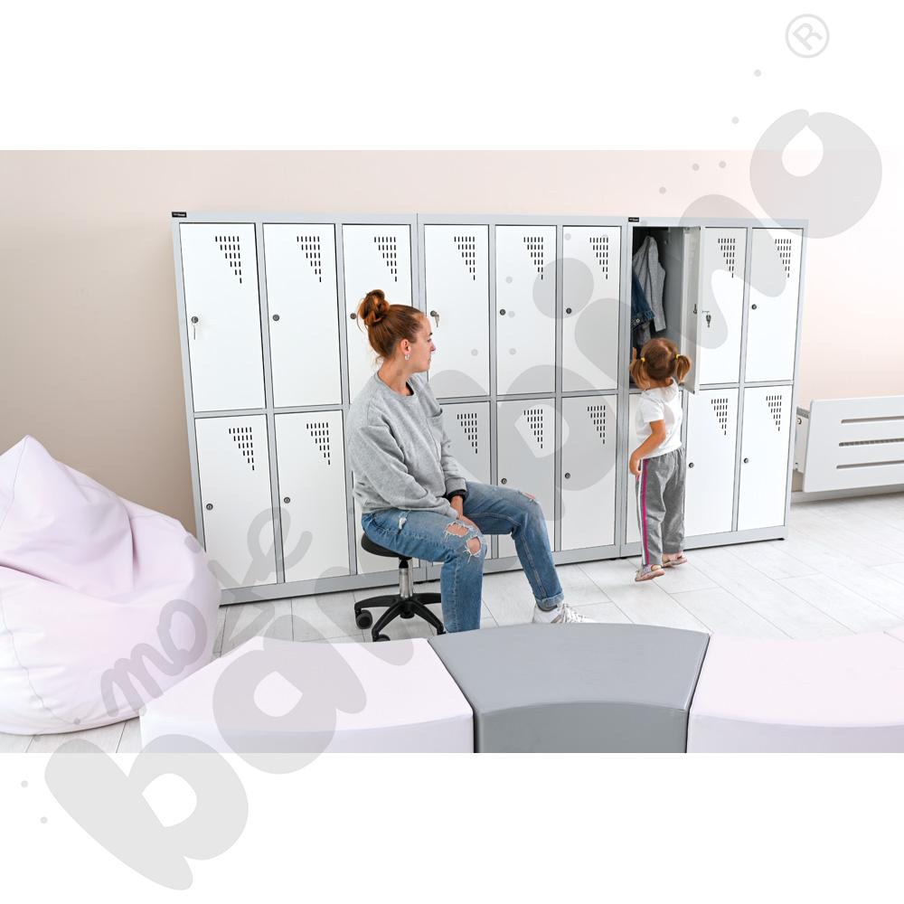 Szafa ubraniowa z 6 schowkami, 150 cm - drzwi białe