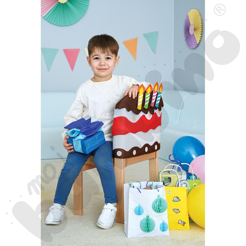 Dekoracje urodzinowe na krzesełko - tort