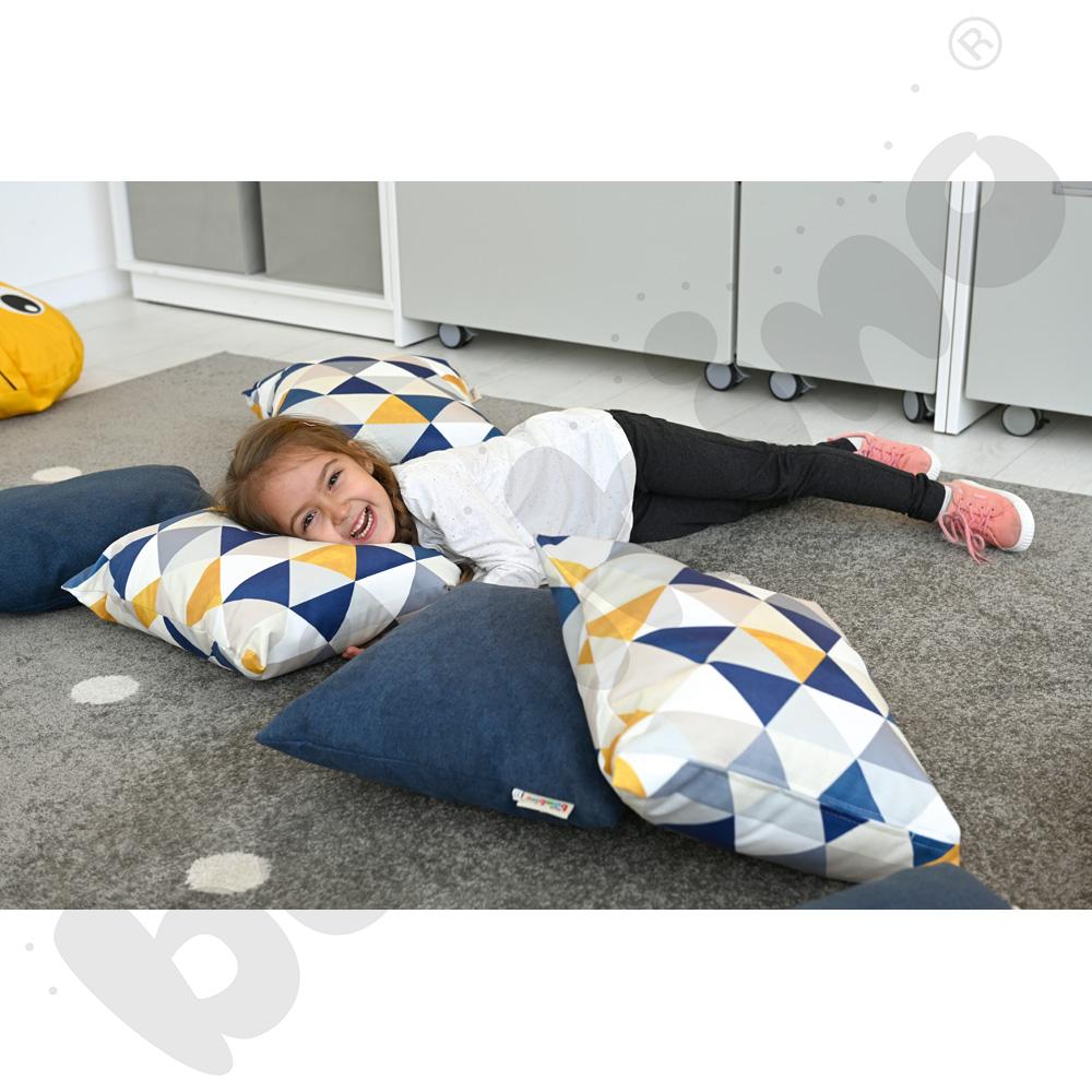 Poduszki kwadratowe 2 szt. motyw trójkątów