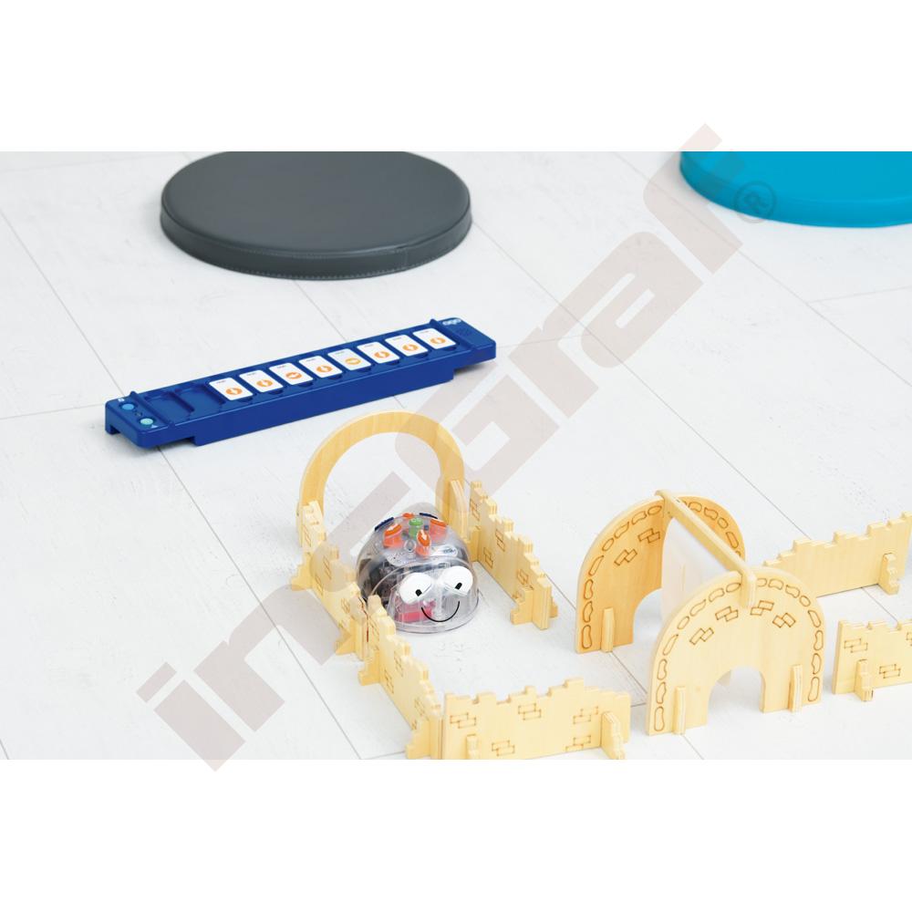 Překážková dráha k robotům Bee-Bot